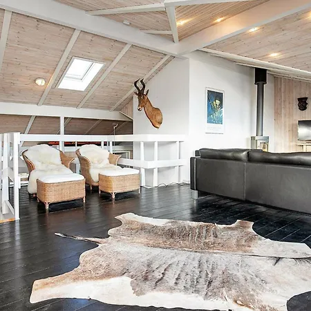 8 Person Holiday In Lb K